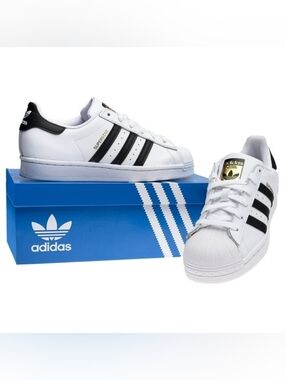 Adidas Superstar Sneakers! White, Classic Black Stripes Kids Sz 13 Unisex